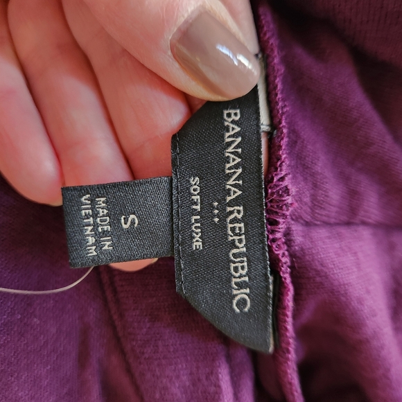 BANANA Republic Factory turtleneck, NWT, purple size small - Picture 5 of 6